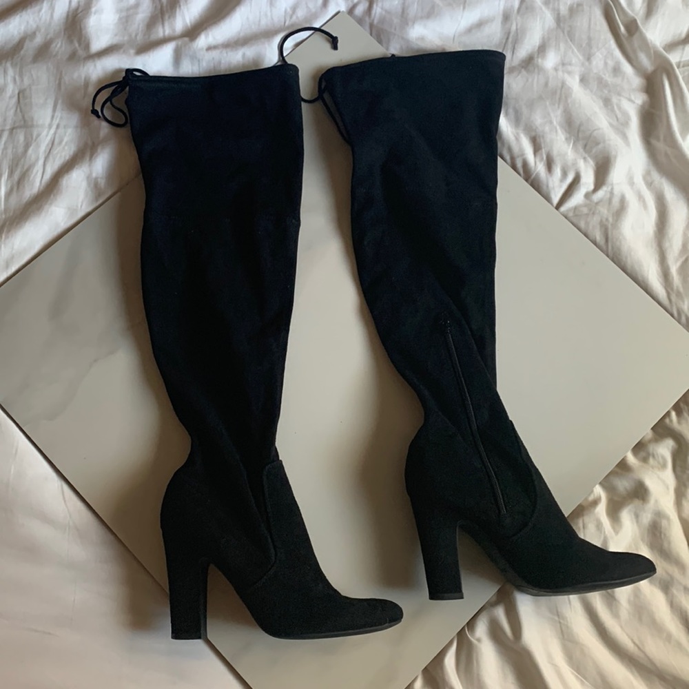 Black High Knee Boots